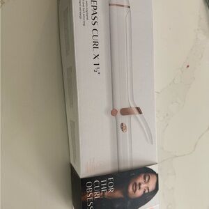 T3 SinglePass Curl 1.5" Iron in White and Rose Gold never used.